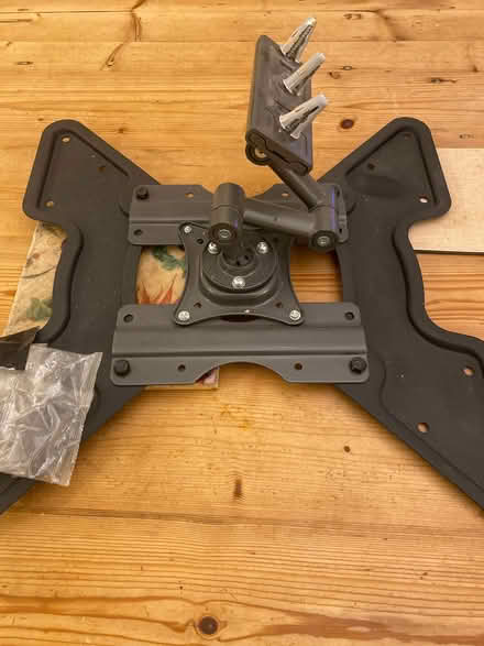 Photo of free VESA adapter (Emmer Green RG4) #1