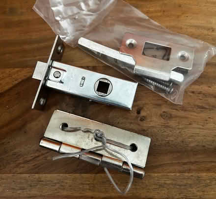 Photo of free Interior door locks and hinges (Tooting SW17) #1