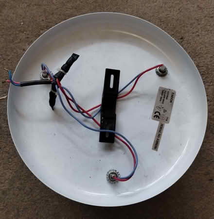 Photo of free 3-Bulb Spotlight (Tividale B69) #2