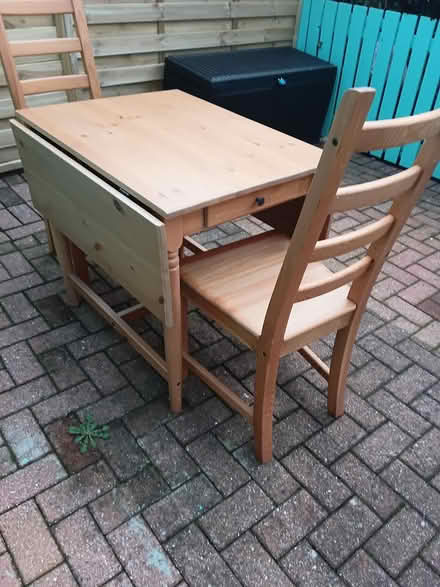 Photo of free Kitchen table and 4 chairs (Dl146EJ) #3