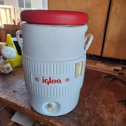 Photo of free Igloo Cooler (Stafford Drive Cupertino) #1