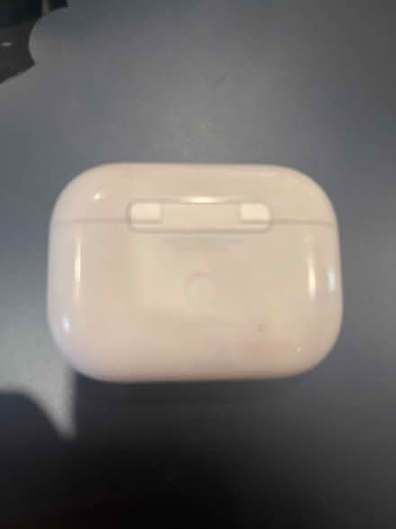 Photo of free AirPods 1st gen only rt ear works (Cleveland Park) #1