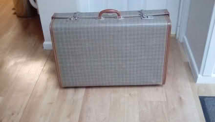 Photo of free vintage suitcase (Priorslee TF2) #1