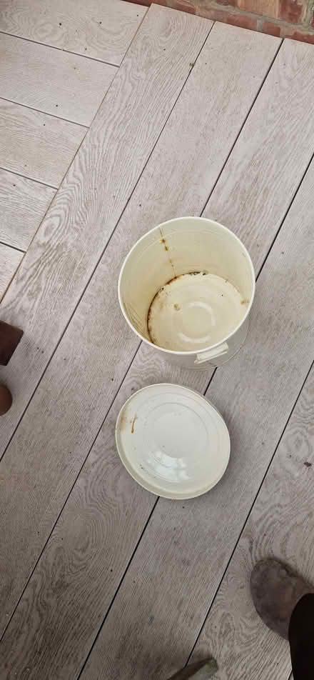 Photo of free small metal bin (Denny Bottom TN4) #1