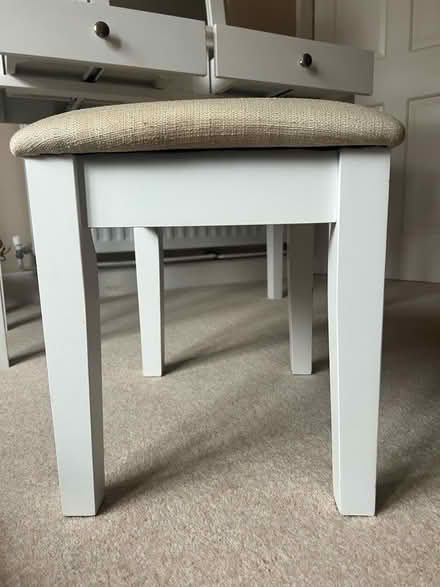 Photo of free Beautiful Dressing table with matching stool and mirror (Beaconsfield HP9) #3