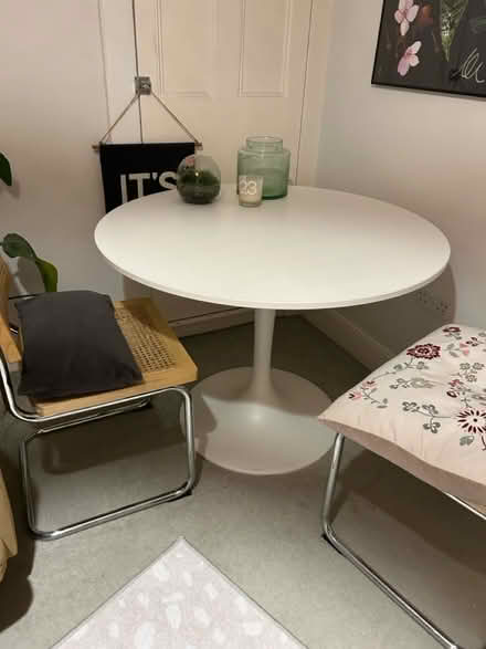 Photo of free IKEA white round dining table (De Beauvoir N1) #3