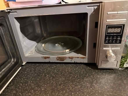Photo of free Microwave (Kingston upon Thames KT1 3NE) #1