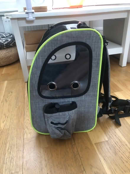 Photo of free Cat carrier for vet visits (Walham Green SW6) #4