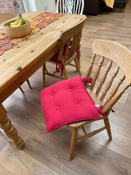 Photo of free Pine table & 6 chairs (Hitchin Ninesprings.) #3