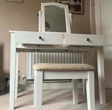 Photo of free Beautiful Dressing table with matching stool and mirror (Beaconsfield HP9) #2