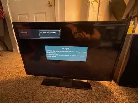 Photo of free 32” Samsung TV with Remote (South Boulder) #1