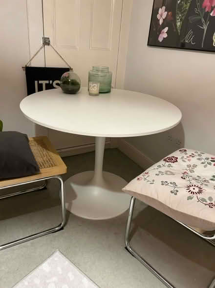 Photo of free IKEA white round dining table (De Beauvoir N1) #2
