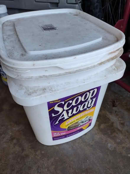 Photo of Kitty Litter Plastic Buckets (Glendale Heights, 60139) #2