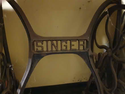 Photo of free Old vintage singer sewing machine (Caterham on the Hill CR3) #4