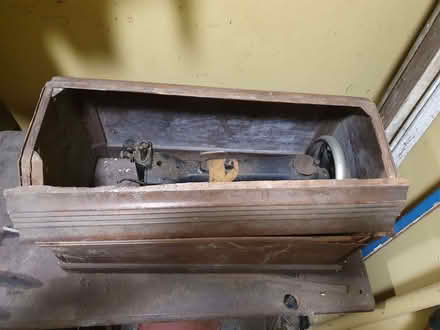 Photo of free Old vintage singer sewing machine (Caterham on the Hill CR3) #3