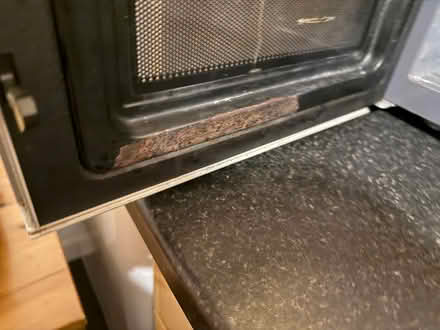 Photo of free Microwave (Kingston upon Thames KT1 3NE) #2