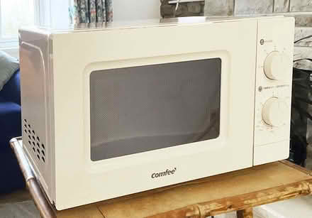 Photo of free Small microwave (Great Edstone YO62) #1