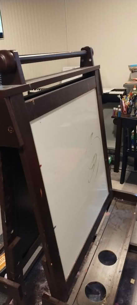 Photo of free Kid's easel (39th ave S and SCourt st) #1