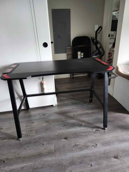 Photo of free Respawn Gaming Desk (76102) #1
