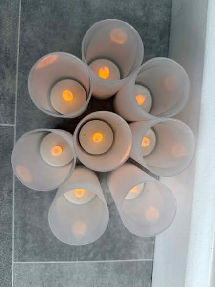 Photo of free 8 LED flicker candles with flutes & recharging base (Welling DA16) #3