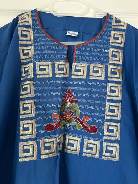 Photo of free Egyptian embroidered caftan and headscarf (Barkham RG41) #2