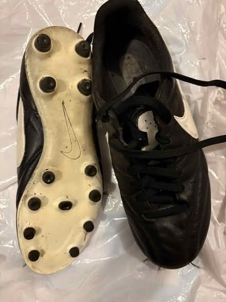 Photo of free Nike soccer shoes size 5 1/2 (L5L 5P5) #2