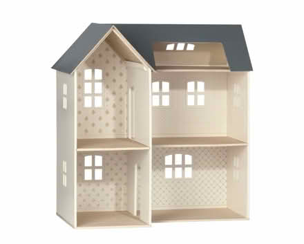 Photo of American Girl dollhouse (North Wheaton) #1