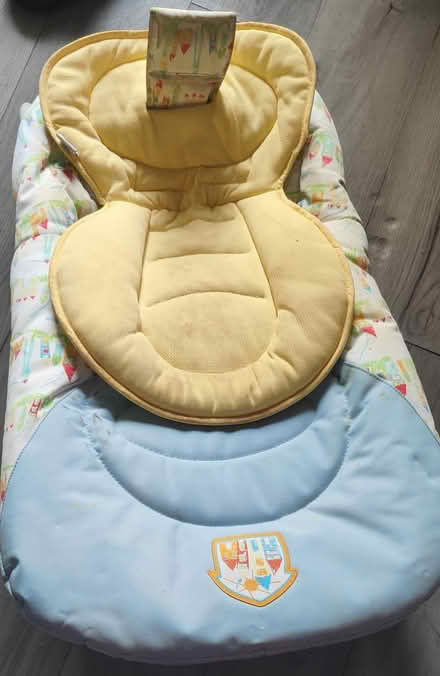 Photo of free Car seat and baby bouncing chair (DY10 Kidderminster.) #1