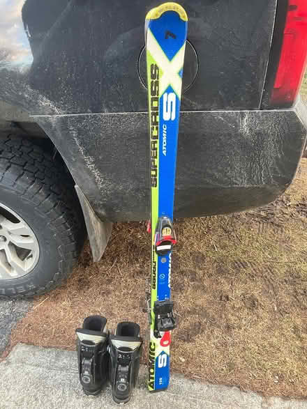 Photo of free 130 Atomic skis and boits (Wingdale) #1