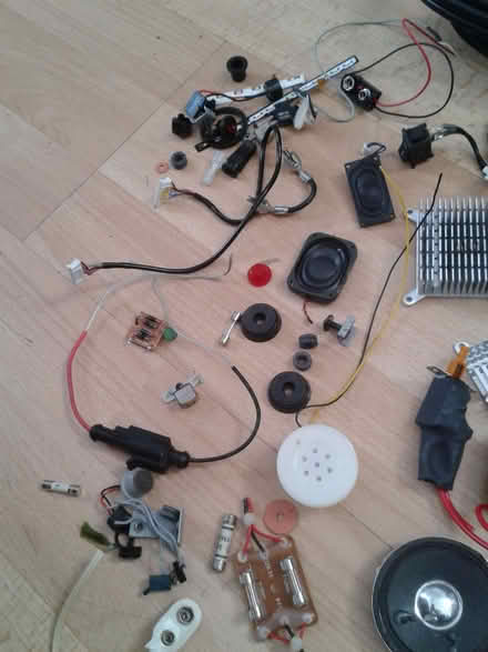 Photo of free small collection of electronics (Lower Earley RG6) #3