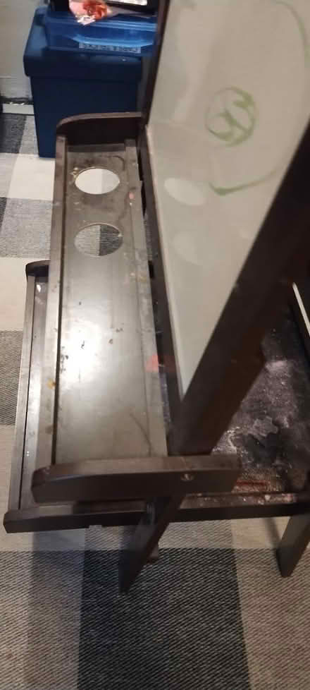Photo of free Kid's easel (39th ave S and SCourt st) #2