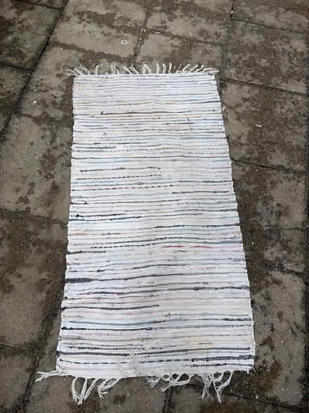 Photo of free Small rug (Chiswick W4) #1