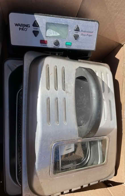 Photo of free Warning Pro Deep Fryer electric usd (64 Martens Blvd, San Rafael) #3