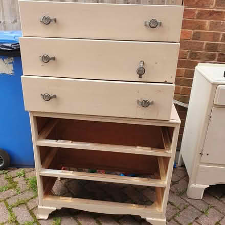 Photo of free Old chest of drawers (DE21) #1
