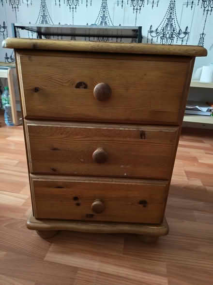 Photo of free Table and chest drawer (Springburn Glasgow. G21) #2