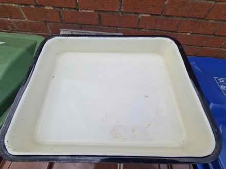 Photo of free Enamel roasting tin (Baxenden BB5) #1