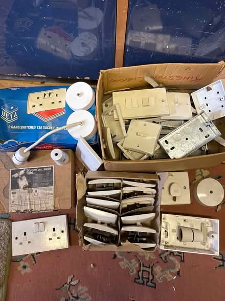 Photo of free electrical accessories (Thames Ditton KT7) #2