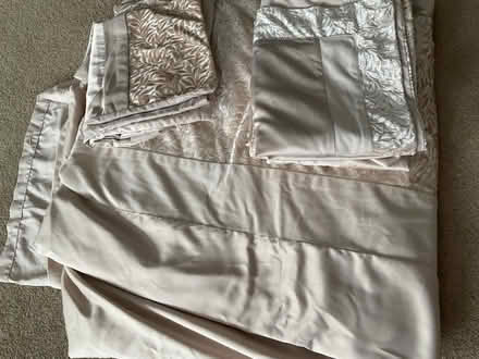 Photo of free King size duvet cover and 4 pillow cases (Churchgate EN8) #2