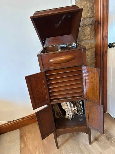 Photo of free Vintage wind up Gramophone (Brough CA17) #3