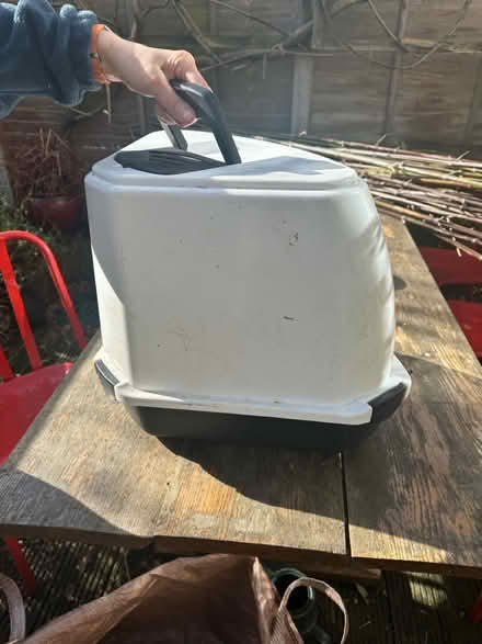 Photo of free Hooded cat litter tray (Shaklwell N16) #3