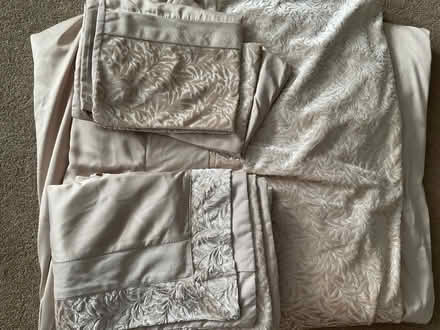 Photo of free King size duvet cover and 4 pillow cases (Churchgate EN8) #1