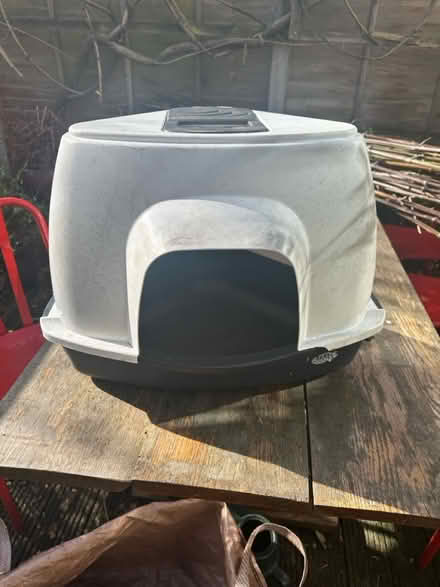 Photo of free Hooded cat litter tray (Shaklwell N16) #1