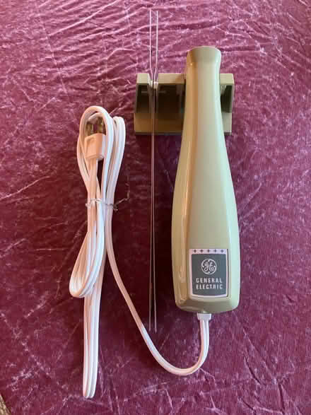 Photo of free GE Electric Knife with wall mount (Kintnersville PA - Upper Bucks) #1