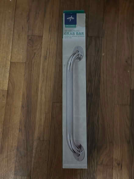 Photo of free New Grab Bar/Barra de Agarre Nueva (Clason Point Bronx NY) #1