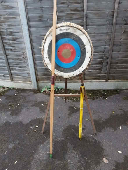 Photo of free Vintage archery set (Emmbrook RG41) #1