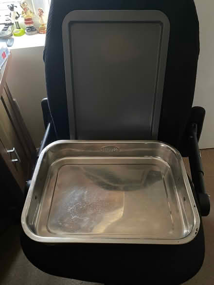Photo of free Large Swan roasting tray and tray (Woodseats S8) #3