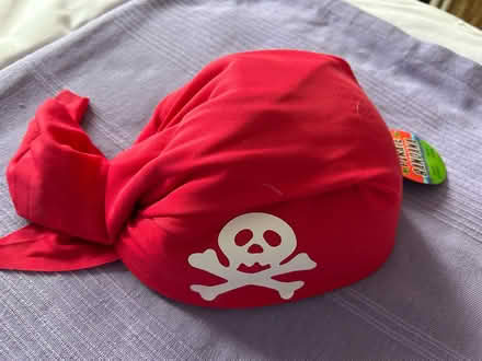 Photo of free Red pirate bandana (Barkham RG41) #1