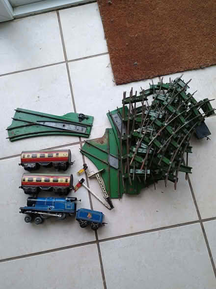 Photo of free O gauge tinplate train and track (Temple Street OX4) #1