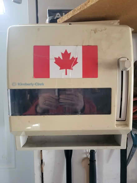 Photo of free Paper Towel Dispenser (Winston Churchill & Dundas) #1