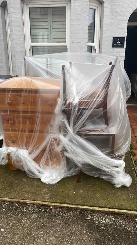 Photo of free Dining room table and chairs (Markyate AL3) #2